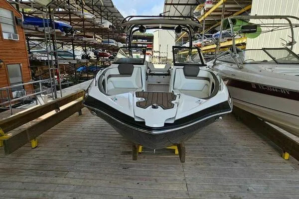 Yamaha Boats 242 Limited S E-Series image