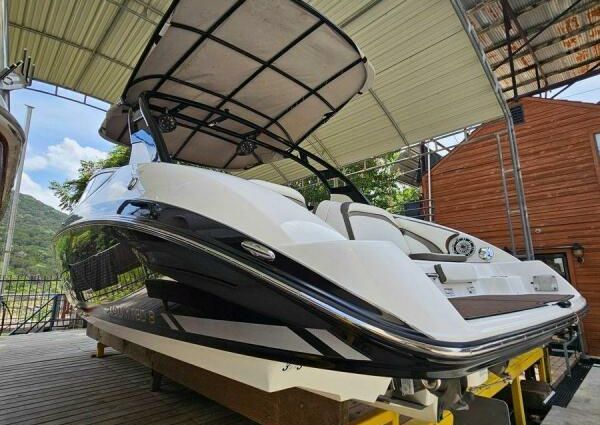 Yamaha Boats 242 Limited S E-Series image