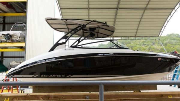 Yamaha Boats 242 Limited S E-Series 