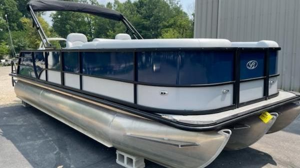 Bentley Pontoons Legacy 223 Swingback 