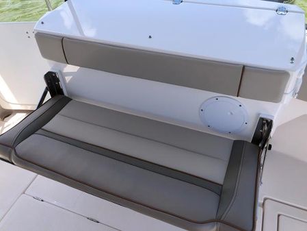 Cutwater C-32-COMMAND-BRIDGE image