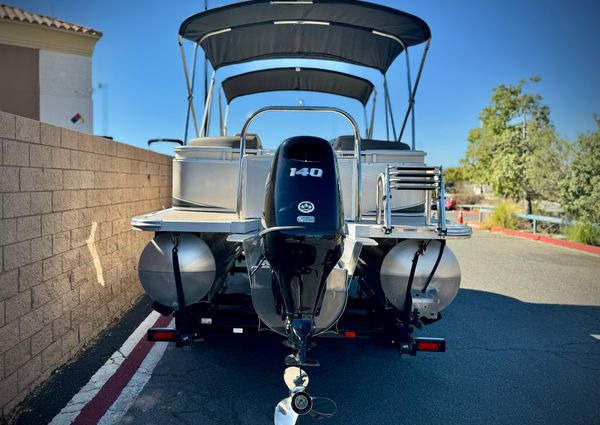 Tahoe-pontoon LTZ-QUAD-LOUNGER image