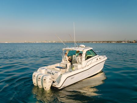 Boston Whaler 345 Conquest image