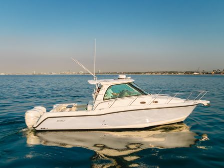 Boston Whaler 345 Conquest image