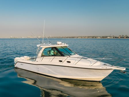 Boston Whaler 345 Conquest image