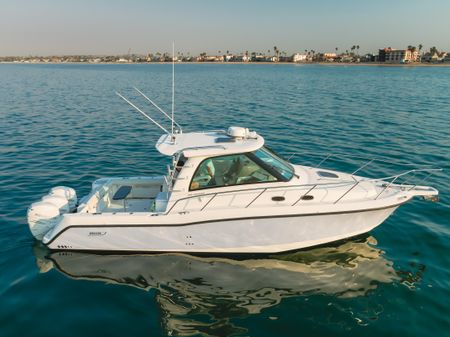 Boston Whaler 345 Conquest image