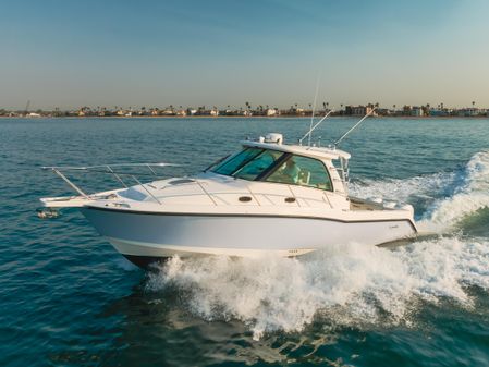 Boston Whaler 345 Conquest image