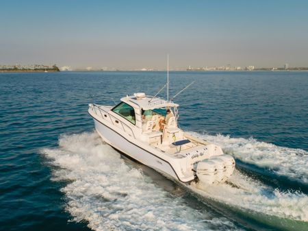 Boston Whaler 345 Conquest image