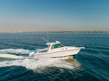 Boston Whaler 345 Conquest image