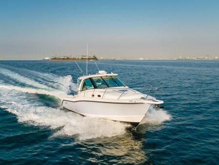 Boston Whaler 345 Conquest image