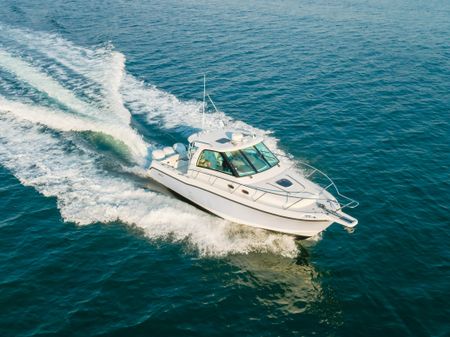 Boston Whaler 345 Conquest image