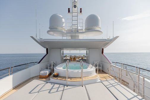 Heesen Semi-displacement image