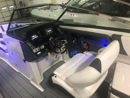 Chaparral 30-SURF image
