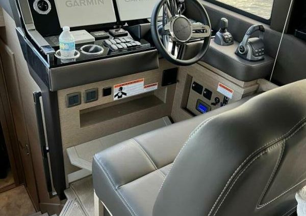 Prestige 460 Flybridge image