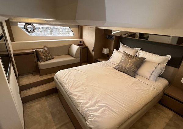 Prestige 460 Flybridge image