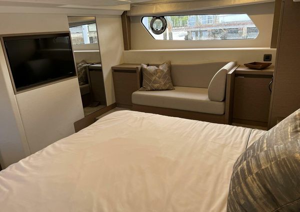 Prestige 460 Flybridge image