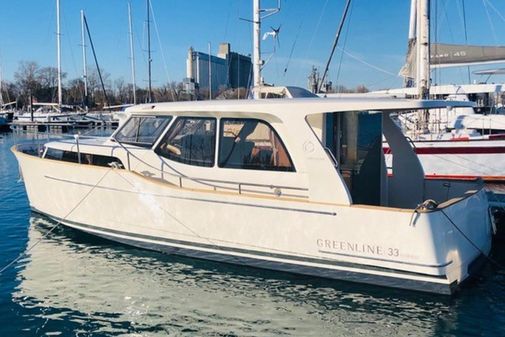 Greenline 33 Hybrid image
