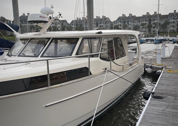 Greenline 33 Hybrid image