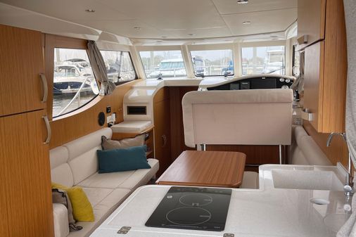 Greenline 33 Hybrid image