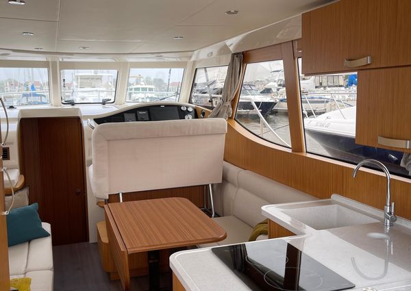 Greenline 33 Hybrid image