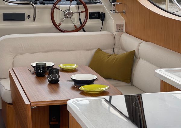 Greenline 33 Hybrid image