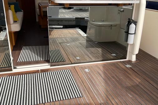 Greenline 33 Hybrid image