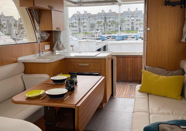 Greenline 33 Hybrid image