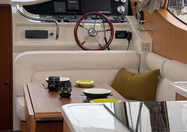 Greenline 33 Hybrid image