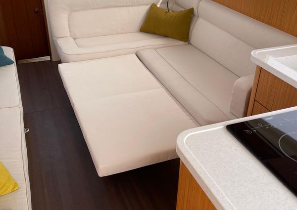 Greenline 33 Hybrid image