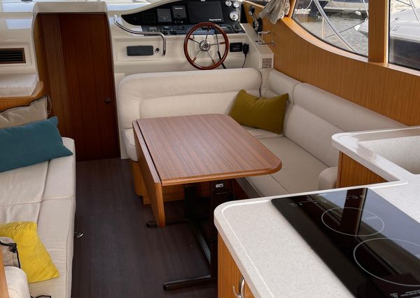 Greenline 33 Hybrid image