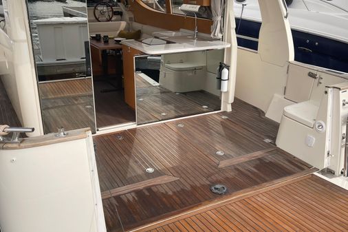 Greenline 33 Hybrid image