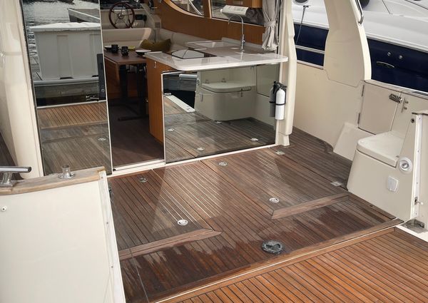 Greenline 33 Hybrid image