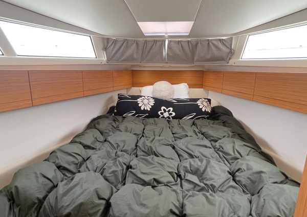 Greenline 33 Hybrid image