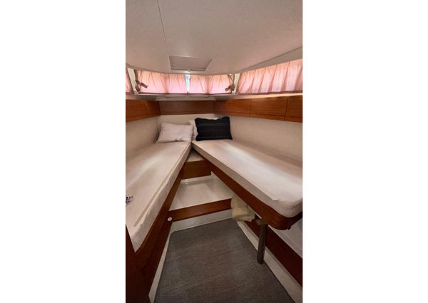 Greenline 33 Hybrid image