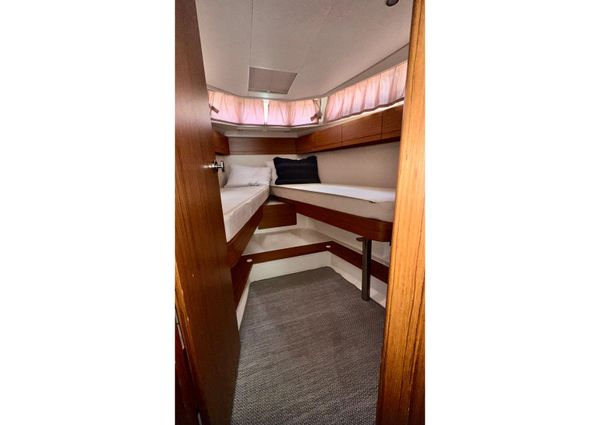 Greenline 33 Hybrid image