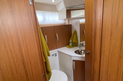 Greenline 33 Hybrid image