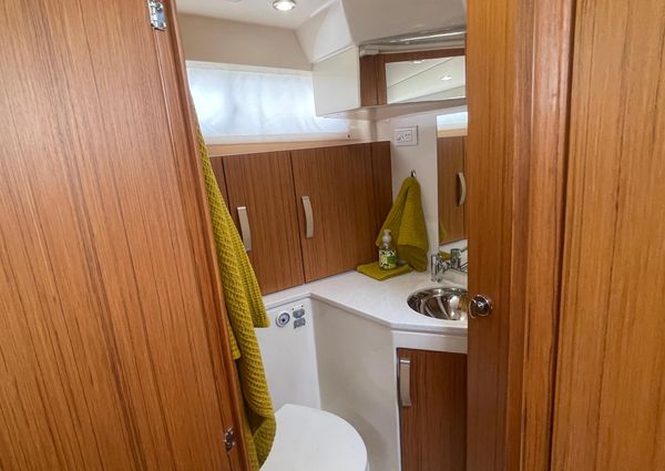 Greenline 33 Hybrid image