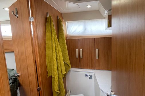 Greenline 33 Hybrid image