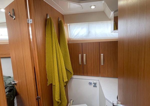 Greenline 33 Hybrid image