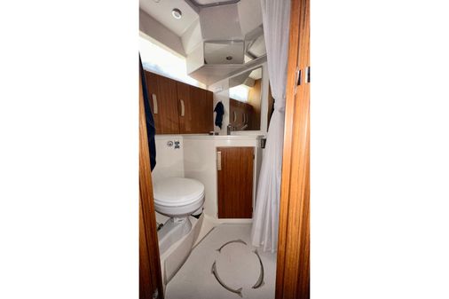 Greenline 33 Hybrid image