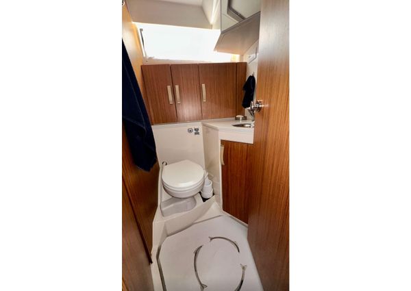 Greenline 33 Hybrid image