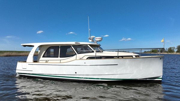Greenline 33 Hybrid 