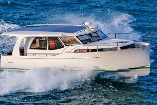 Greenline 33 Hybrid image