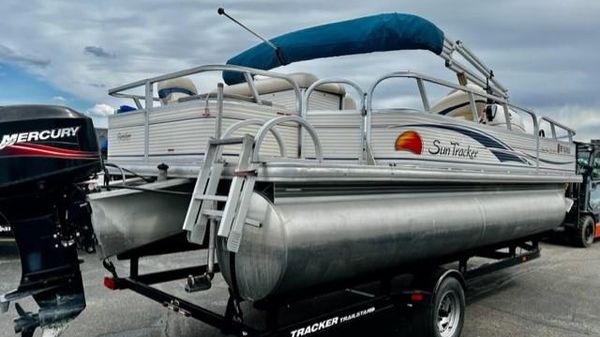 Tracker Fishing Barge 21 Signature Se 