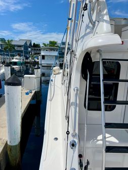 Luhrs Flybridge image