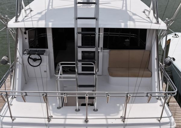 Donzi CUSTOM-ENCLOSED-FLYBRIDGE image