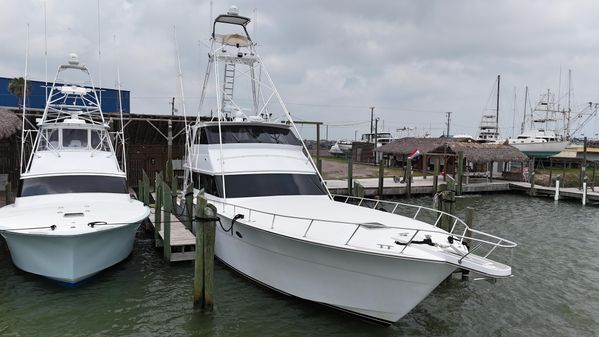 Donzi Custom Enclosed Flybridge image