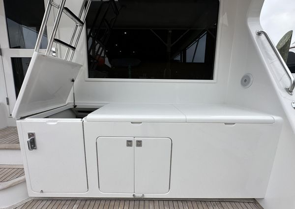 Donzi CUSTOM-ENCLOSED-FLYBRIDGE image