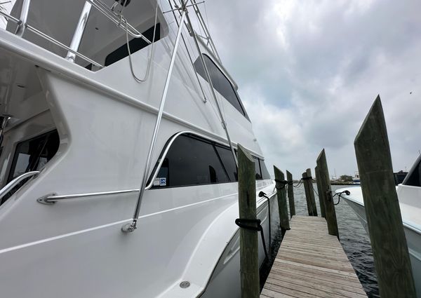 Donzi CUSTOM-ENCLOSED-FLYBRIDGE image