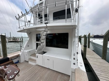 Donzi Custom Enclosed Flybridge image